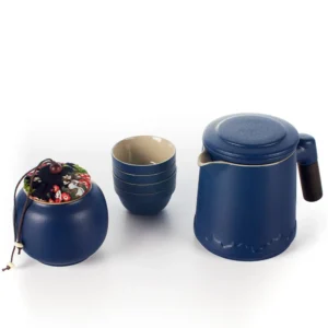 Kit de té de cerámica azul con tetera y cuatro pocillos en caja de regalo